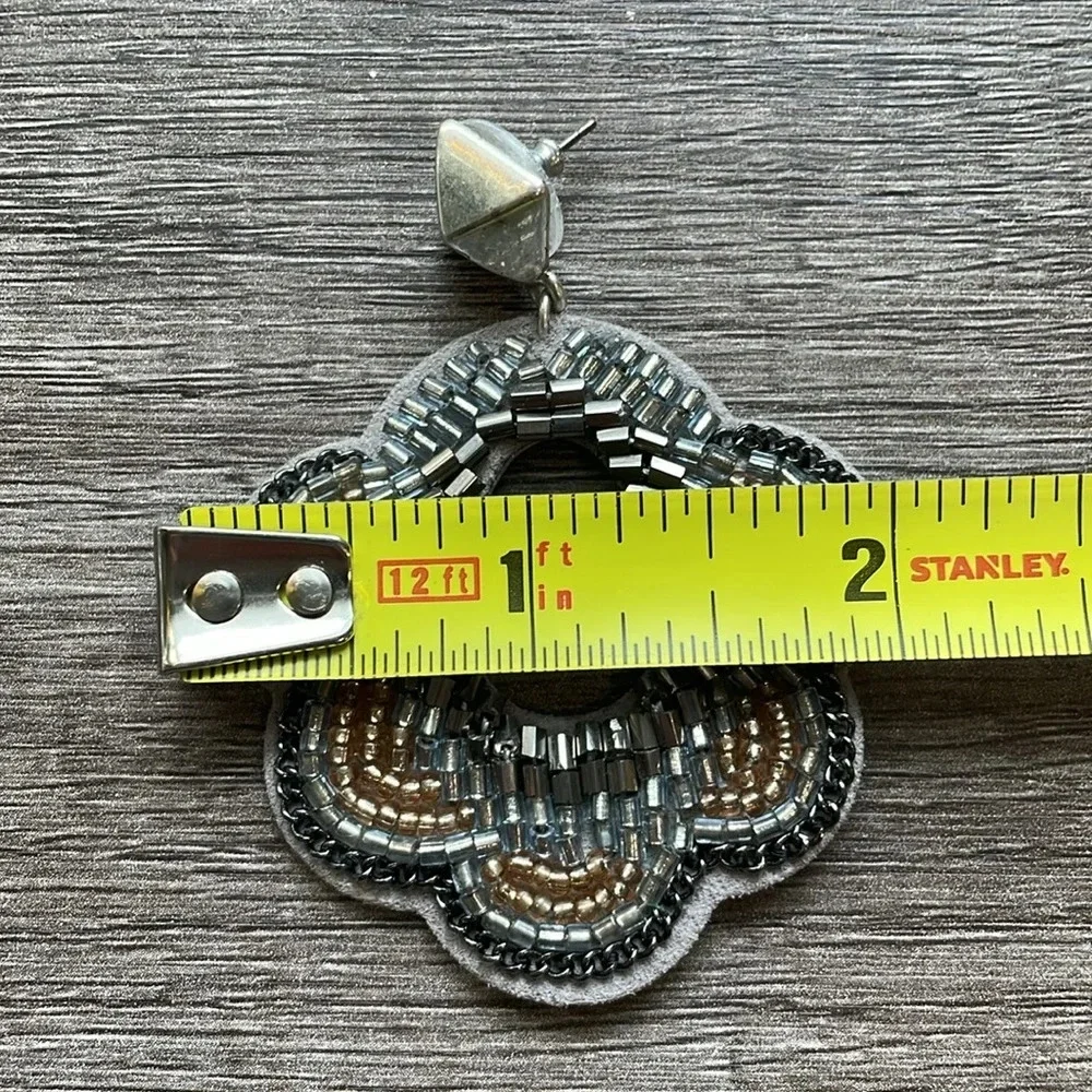 Stella & Dot Silver Bead Gray Dove Leather Lightweight Statement Earrings - Picture 6 of 7